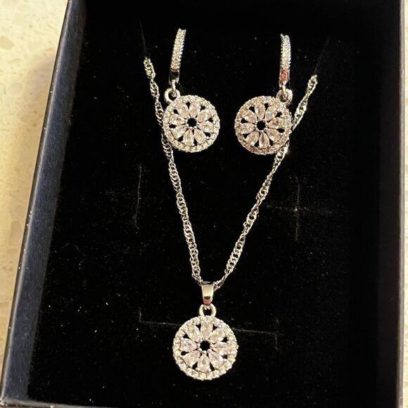 3pcs/set Elegant Flower Shaped Cubic Zirconia Jewelry Set With Jewelry Gift Box - Picture 8 of 11